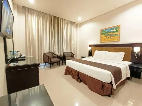 Narita Hotel Surabaya - Photo 2