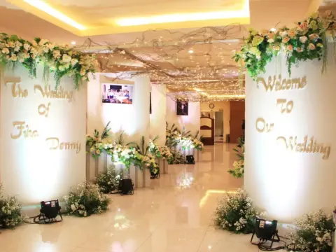 Narita Hotel Surabaya - Photo 1
