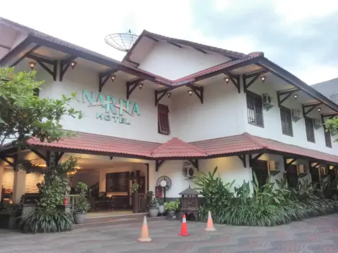 Narita Hotel Tulungagung - Photo 1