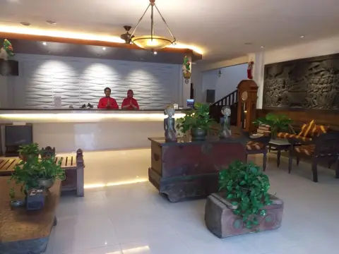 Narita Hotel Tulungagung - Photo 2