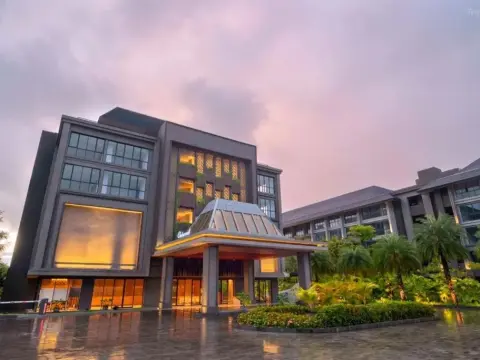 Nusa Dua Suites Bali powered by Cocotel - Photo 1