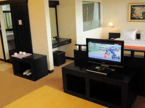 Nuwis Hotel & Convention - Photo 4