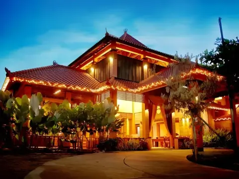 Nyiur Indah Beach Hotel - Photo 1