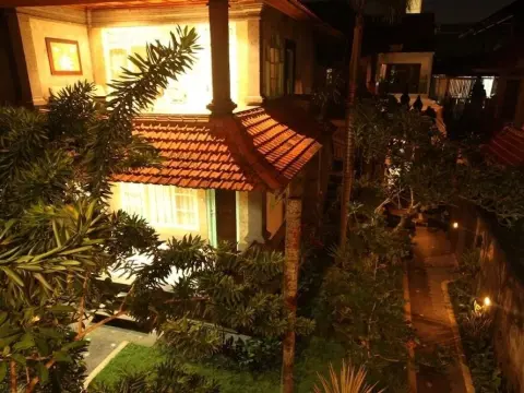 Nyoman Karsa Bungalow - Photo 1