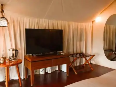 Oak Tree Glamping Resort - Photo 2