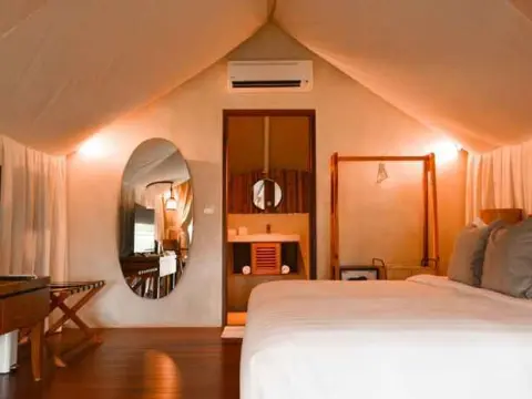 Oak Tree Glamping Resort - Photo 4