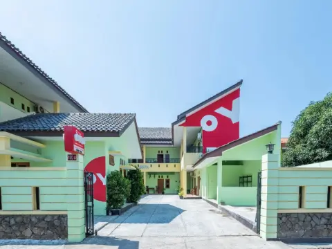 OYO 1399 Cemara Residence Syariah - Photo 1