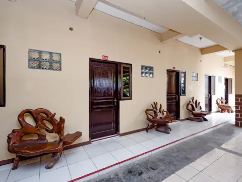 OYO 1706 Hotel H&w Solo - Photo 2