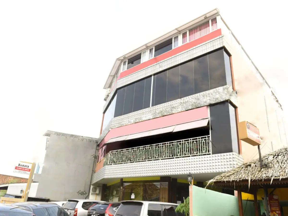 OYO 178 Denata B&B
