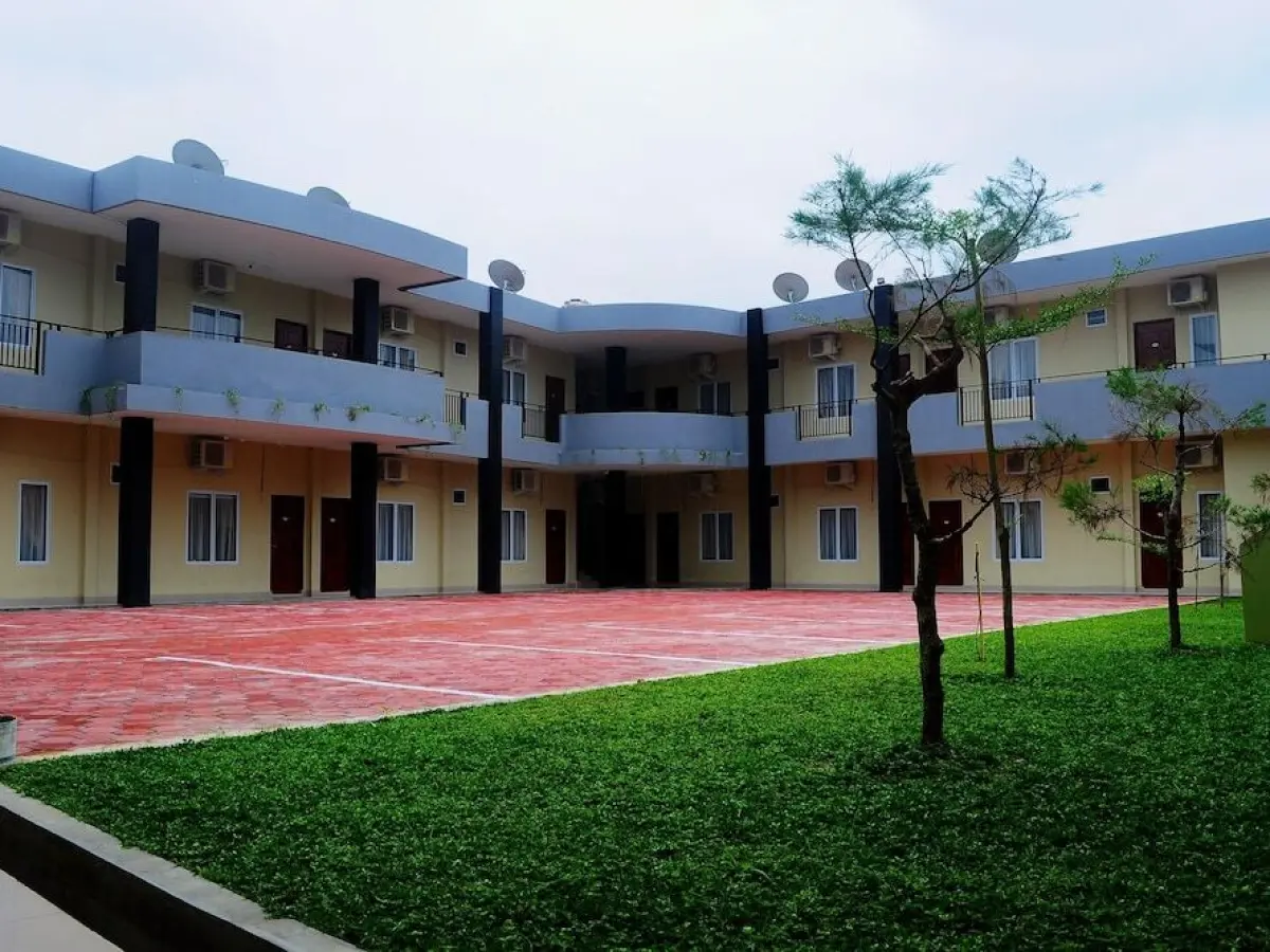 OYO 1927 The Village Syariah