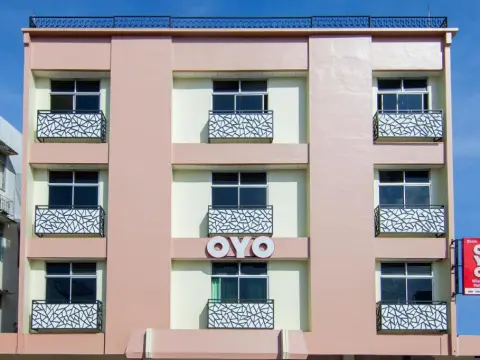 OYO 2382 Wisata Hotel - Photo 1