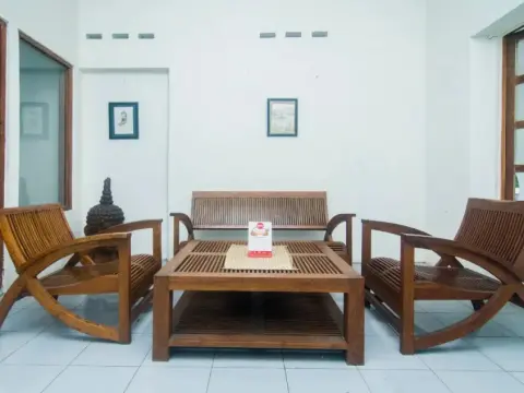 OYO 287 Rumah Eyang - Photo 4