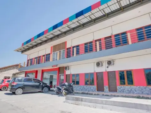 OYO 2965 Silvia Homestay - Photo 1