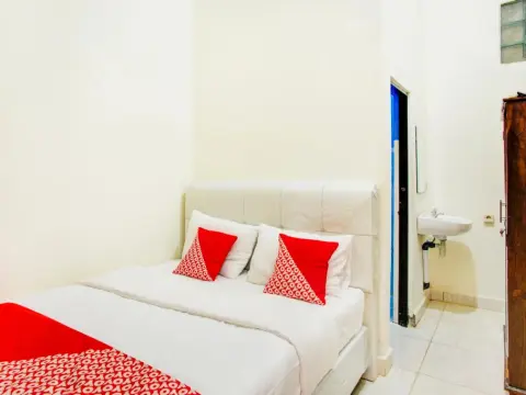 OYO 2965 Silvia Homestay - Photo 2