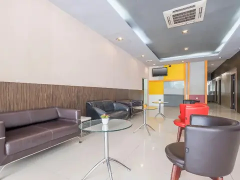OYO 317 New Legend Hotel - Photo 2
