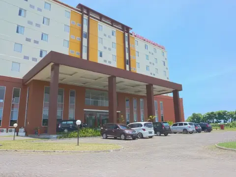 OYO 3269 Hotel Grand Sayang Park Makassar - Photo 1