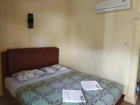 OYO 3303 Penginapan Putri Asih Sawarna - Photo 3