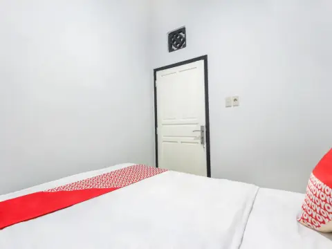 OYO 3399 Gea Guest HouseNearGramedia Mall - Photo 2