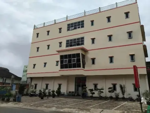 OYO 3499 J8 Hotel - Photo 1