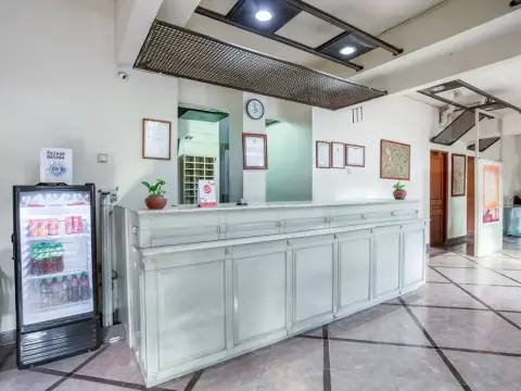 OYO 3819 Hotel Winotosastro - Photo 2