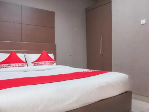 OYO 383 Env Residence - Photo 1