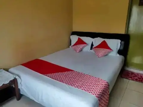 OYO 3948 Kenangan Syariah Guest House - Photo 1