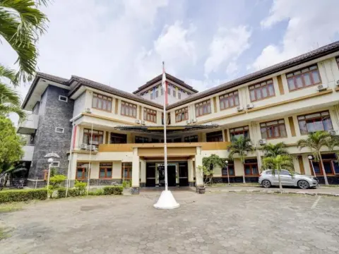 OYO 3955 Hotel Bumi Kitri Pramuka - Photo 1