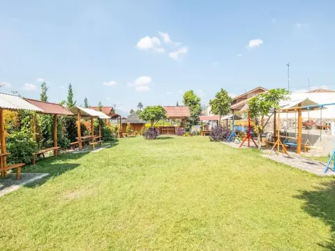 OYO 428 Pondok Winagung Hotel - Photo 1