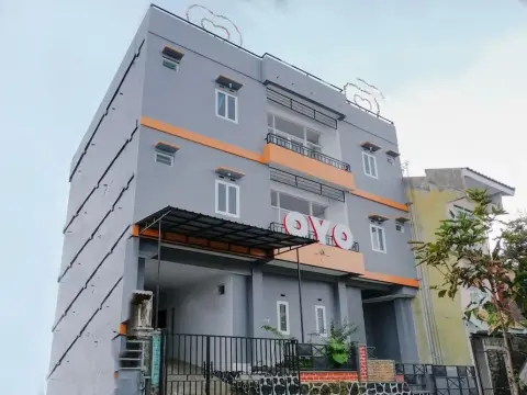 Oyo 437 Hnr Homestay Syariah - Photo 1