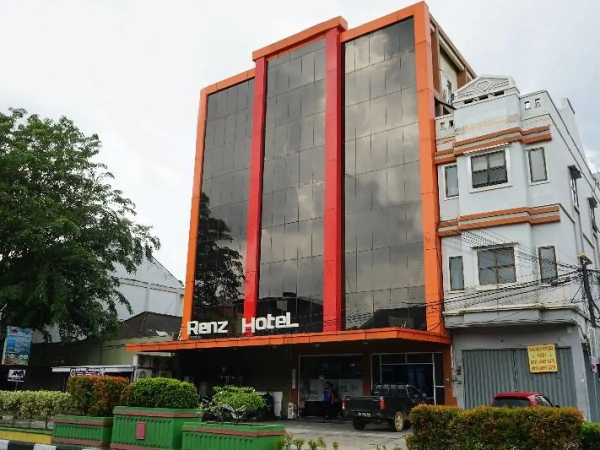 OYO 633 Ren'z Hotel