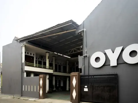 Oyo 659 Kost And Home Stay Wisma Mulia - Photo 1