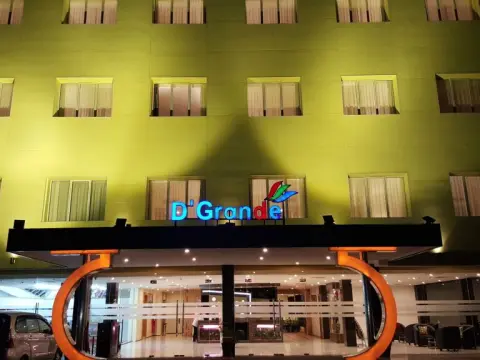 OYO 666 D' Grande Hotel Batam - Photo 1