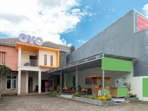 OYO 700 Griya Hanum Syariah - Photo 1