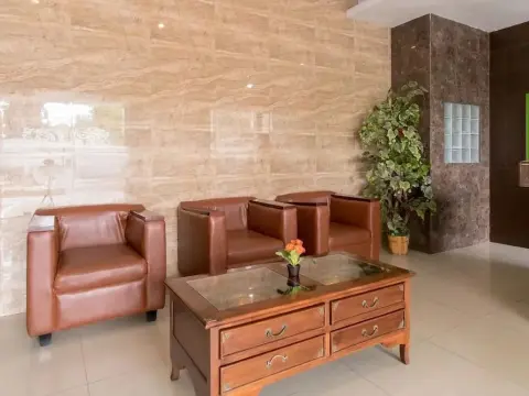 Oyo 741 Hotel Labuhan Raya - Photo 2