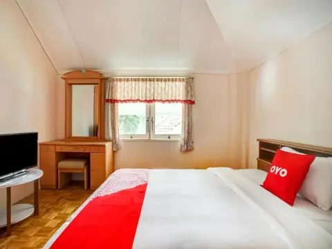 OYO 90080 Villa Lotus E06 - Photo 1