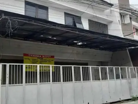OYO 90143 Gosepa Keputih Syariah - Foto 1