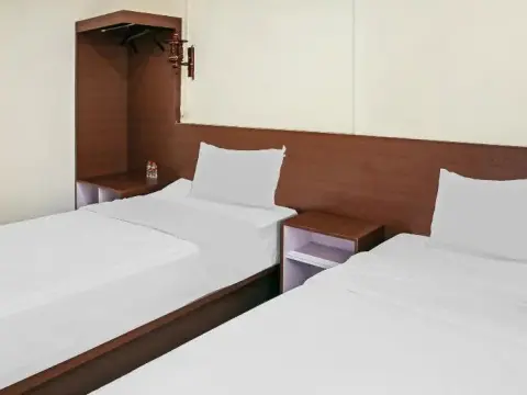 OYO 90221 Makarim Guest House Syariah - Photo 4