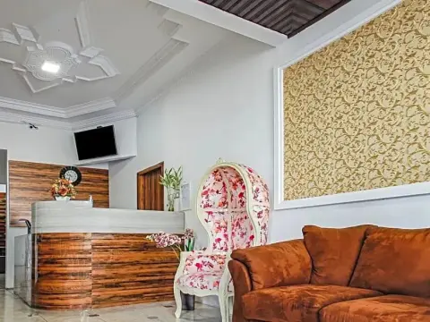 OYO 90221 Makarim Guest House Syariah - Photo 1