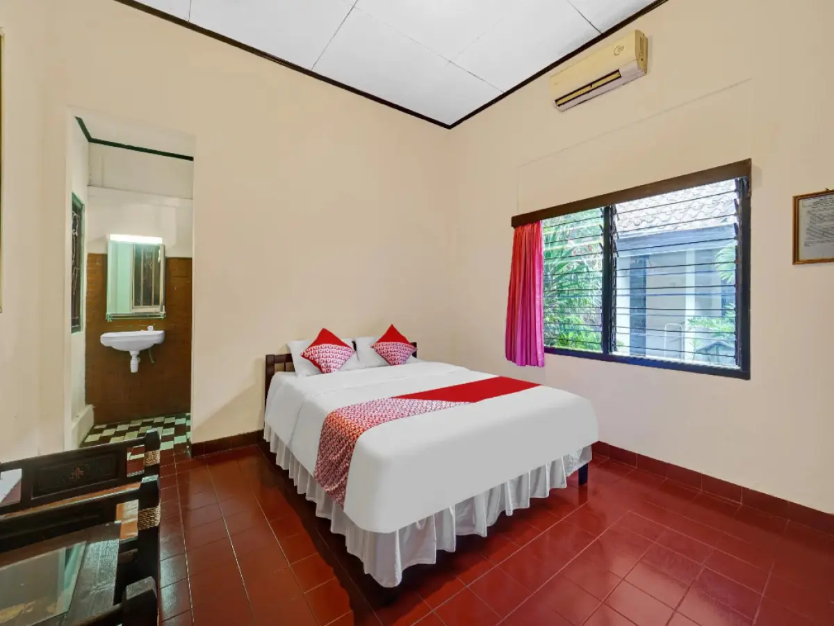 OYO 90676 Oryza Hotel
