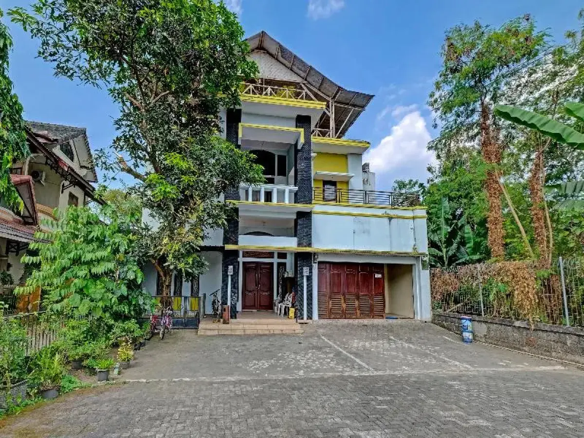 Oyo 91522 Candi Gebang Guesthouse