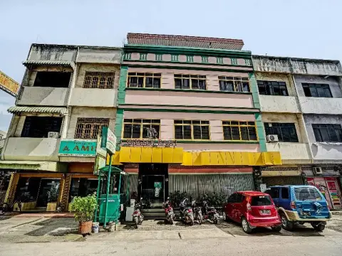 Oyo 91805 Hotel Wisma Bari - Photo 1