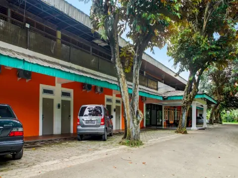 OYO 92457 Wisma Griya Nusa Bangsa Syariah - Photo 1