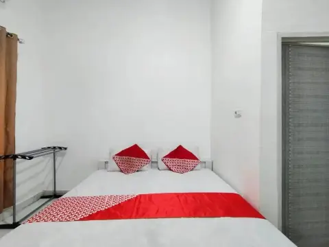 OYO 92522 Gle Kost Syariah - Photo 1