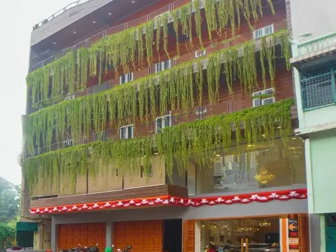 OYO 92956 Travelbiz Hotel - Photo 1