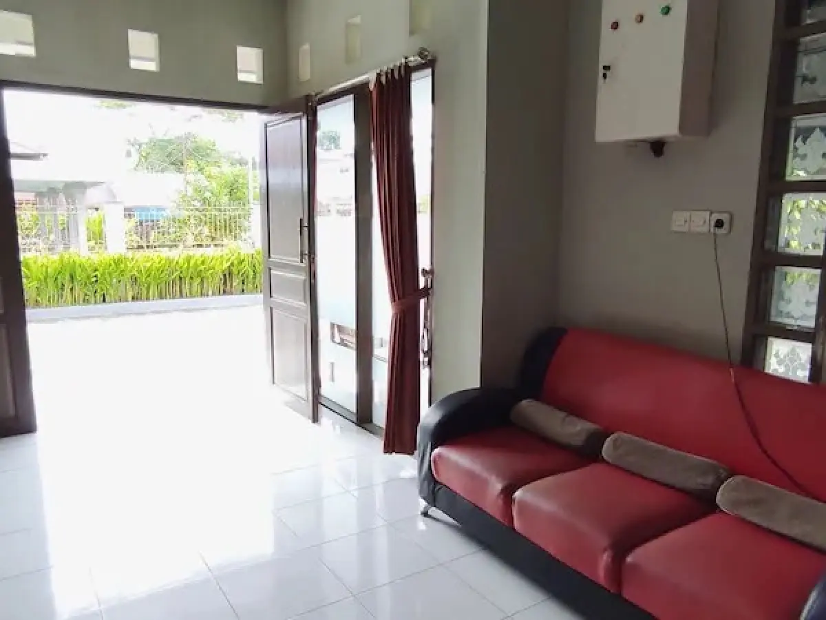 OYO 93051 Wisma Syariah Buloe Near Lapangan Abubakar Lambogo Batili Enrekang