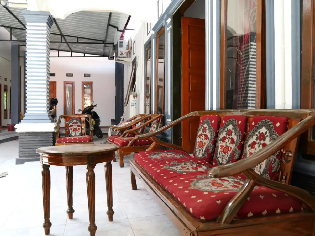 OYO 956 Penginapan Eby