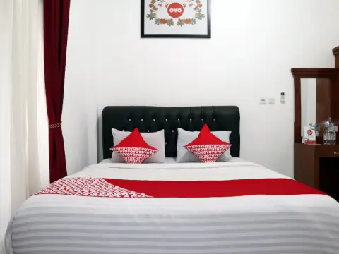 OYO 956 Penginapan Eby - Photo 2