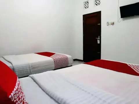 OYO 956 Penginapan Eby - Photo 4