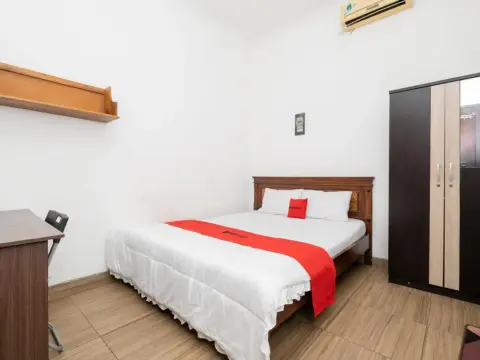 OYO Flagship 90524 Holistay Surabaya New - Photo 4