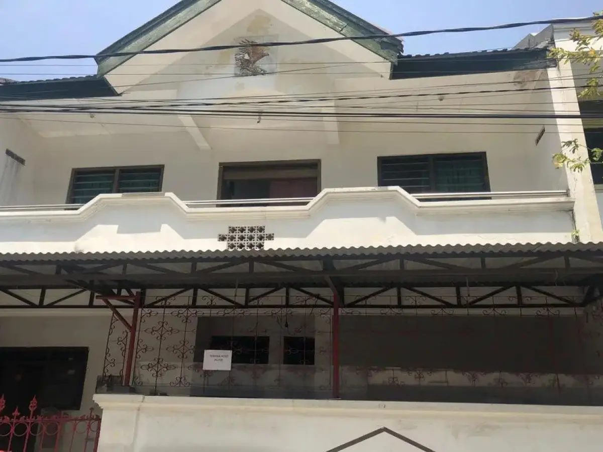 OYO Life 2678 Manyar Guest House